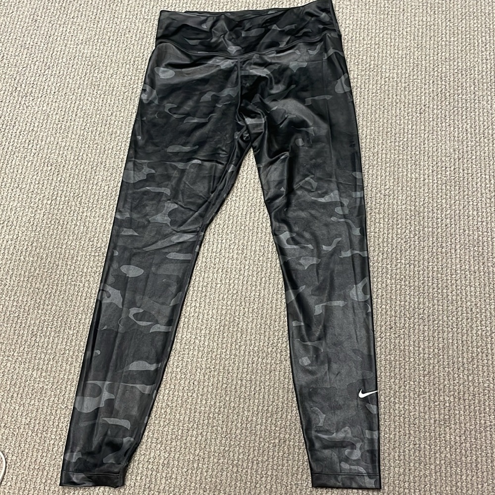Nike Women's Dri-Fit One Mid Rise Camo Leggings, Size Large - Picture 7 of 12